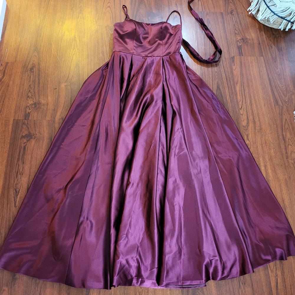 Formal ball gown wedding prom dress Plum color lace up back Sz 4